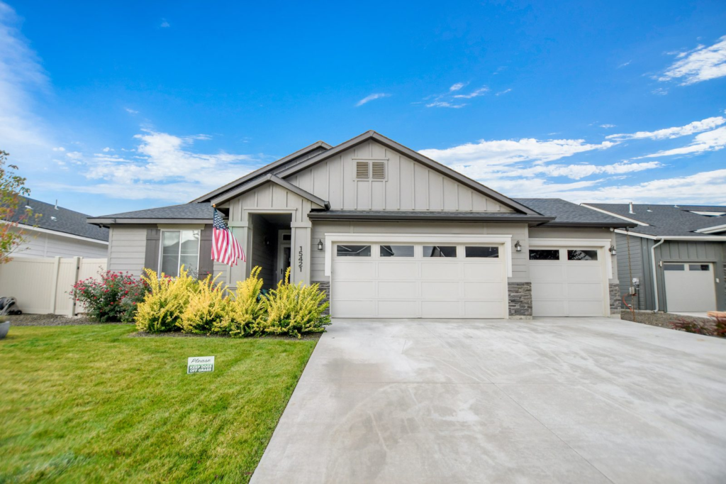 Front exterior of a single-family home in the Treasure Valley, the kind of home VA buyers compete for.